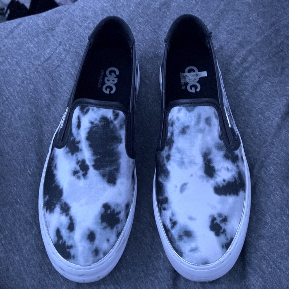 Size 8.5 GBG flats